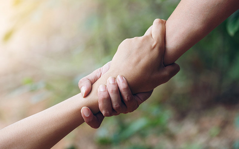 این نهادها هریک ساز خود را می‌زنند