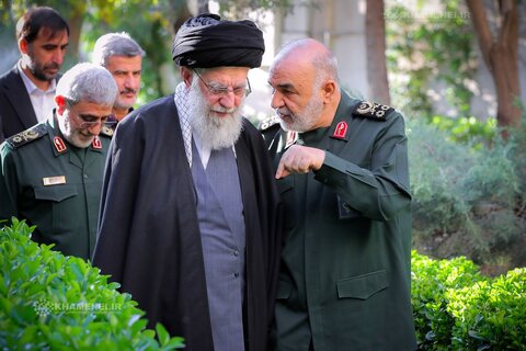 عکس متفاوتی از سردار سلامی با رهبر انقلاب منتشر شد