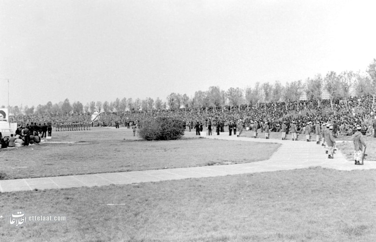عکسهای منتشرنشده از عاشورایی که مردم به میدان آزادی رفتند!