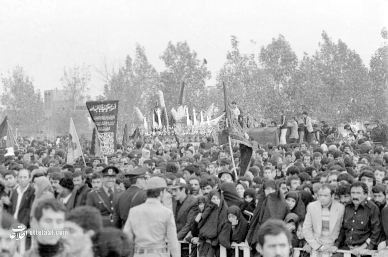 عکسهای منتشرنشده از عاشورایی که مردم به میدان آزادی رفتند!
