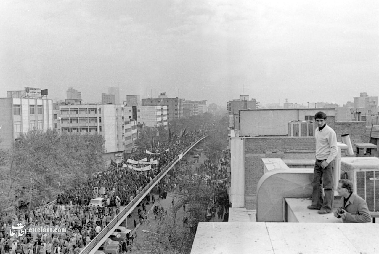 عکس‌های منتشرنشده از عاشورایی که مردم به میدان آزادی رفتند!