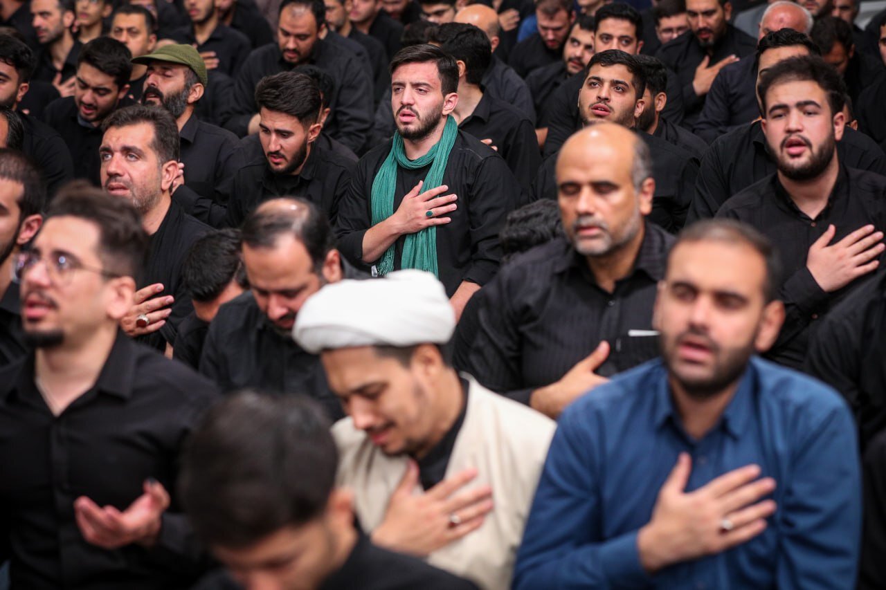 حضور مردم در حسینیه امام خمینی