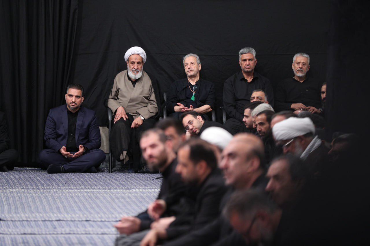 چهره‌های هنری و نظامی در حسینیه امام خمینی