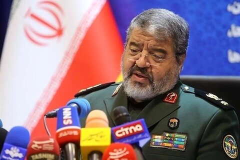 انتقادها به سردار جلالی ادامه دارد: مگر فرماندهان نظامی واتس‌اپ داشتند؟