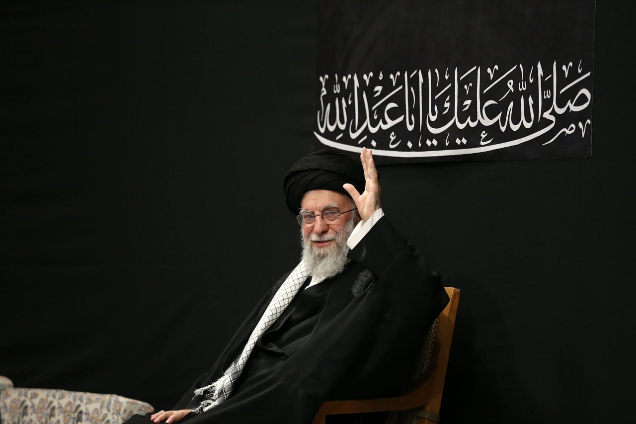 حضور رهبری در مراسم شب عاشورا