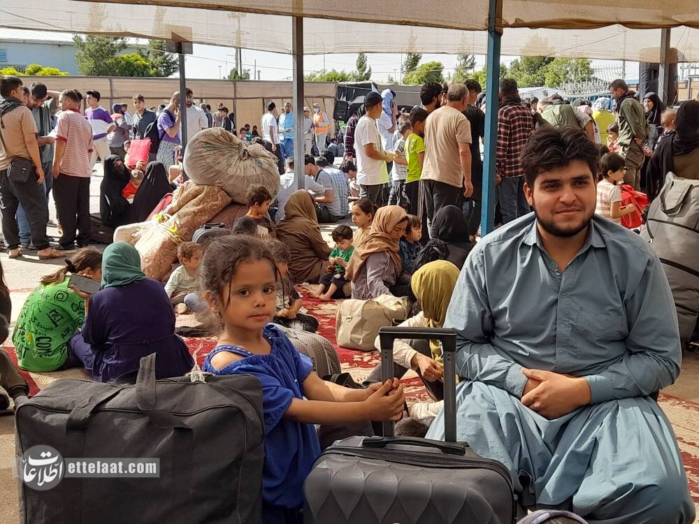 گزارش اختصاصی اطلاعات از روند بازگشت مهاجران غیرمجاز افغان؛ وداع با وطن دوم در نقطه صفر مرزی +تصاویر