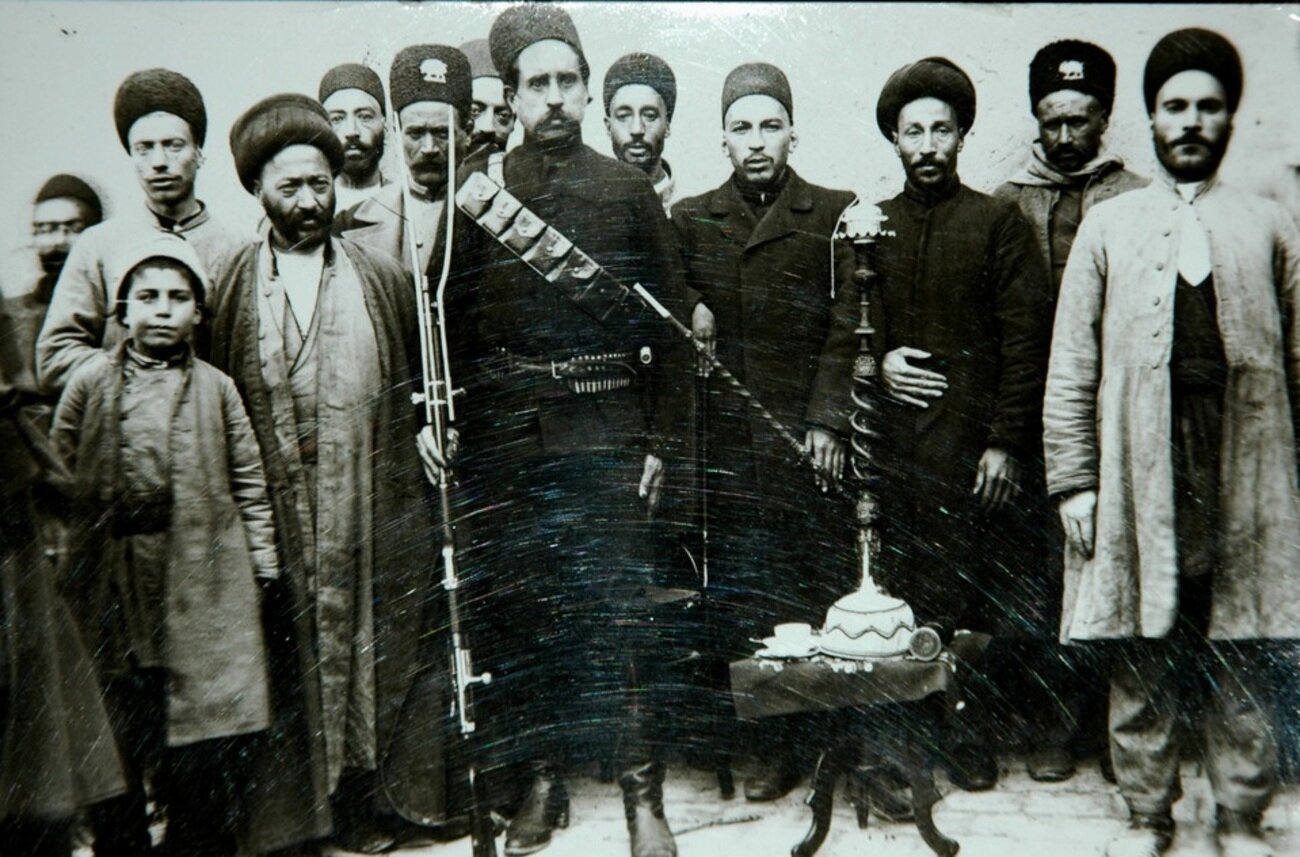 چرا پیکر ستارخان در شهر ری به خاک سپرده شد؟