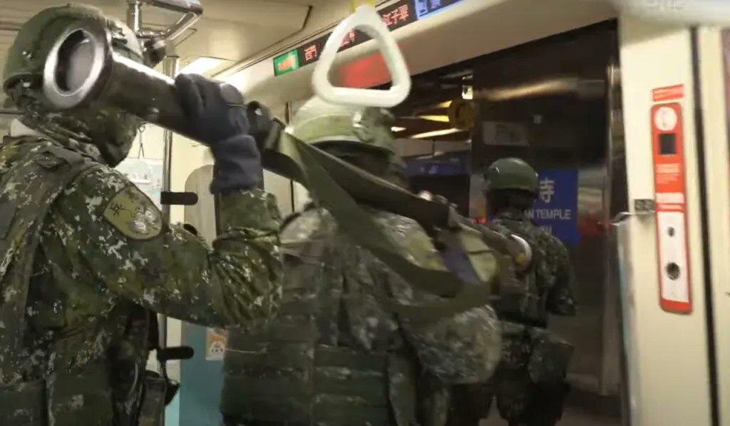 استفاده از مترو برای جابجایی موشک خبرساز شد +عکس و ویدیو