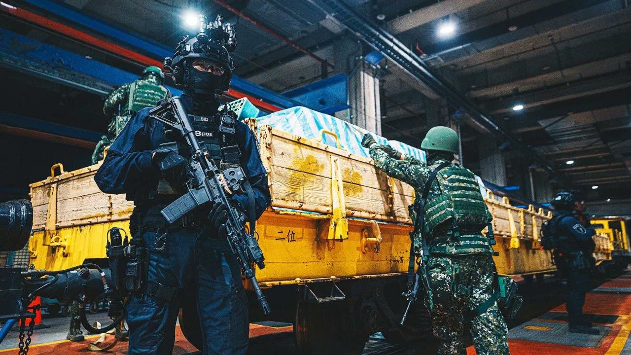 استفاده از مترو برای جابجایی موشک خبرساز شد +عکس و ویدیو