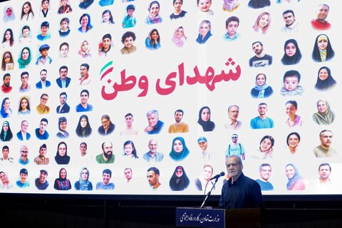 بی حجاب‌ها در سخنرانی پزشکیان سوژه شدند +عکس