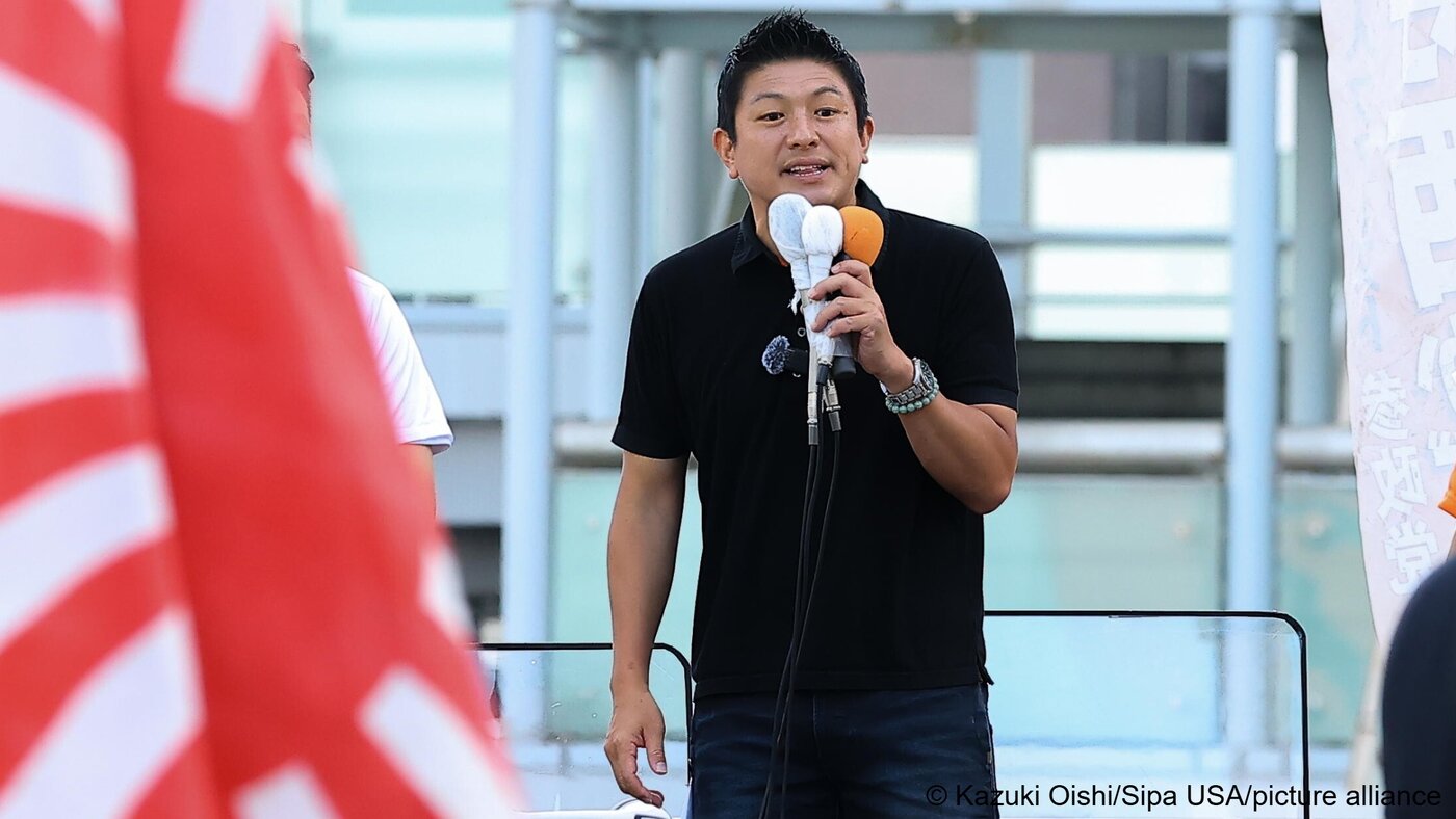 جوانان تی‌شرت پوش، پیرمردها را از مجلس ژاپن بیرون راندند +عکس