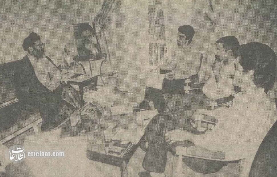عکسی که خبرنگاران اطلاعات از ۱۲ سالگی رهبر انقلاب منتشر کردند عکسی که خبرنگاران اطلاعات از ۱۲ سالگی رهبر انقلاب منتشر کردند