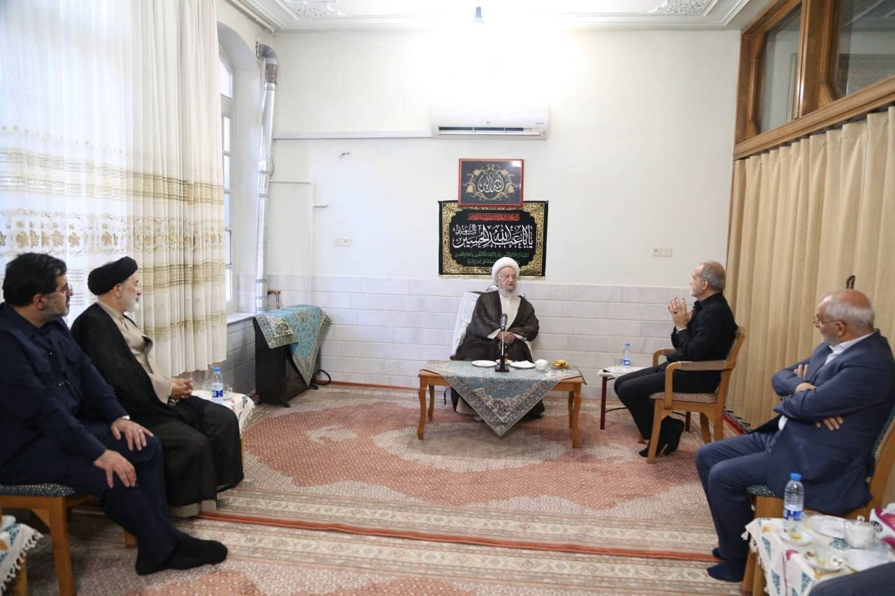 پزشکیان با آیت‌الله مکارم شیرازی دیدار کرد +تصاویر