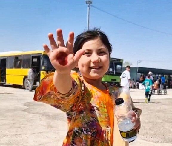 ۲ ویدئو از بازگشت کودکان مهاجر افغان به کشورشان پربازدید شد!