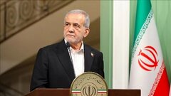 دولت پزشکیان از نظام و مردم فاصله نگیرد!