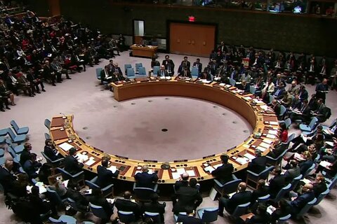 ماجراجویی‌های احمدی‌نژاد در دهه ۸۰ کشور را به چاه انداخت!