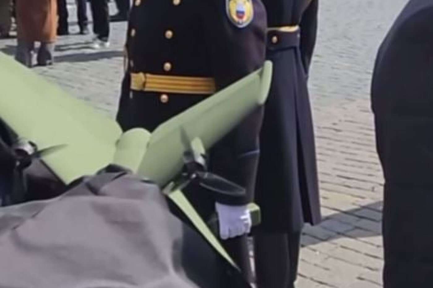 محافظان پوتین خود را به ضد پهپاد تجهیز کردند! +ویدیو