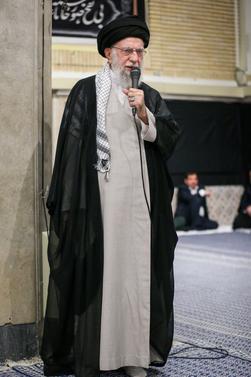 سخنرانی ایستاده رهبر انقلاب برای مردم داغدار جنگ ۱۲روزه