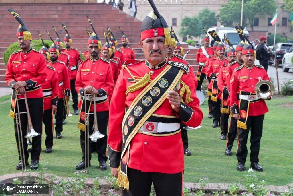 نیروهای تشریفات پاکستانی برای احترام به مسعود پزشکیان