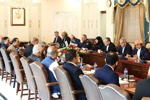 گفت‌وگوی پزشکیان و شهباز شریف: تجارت ایران و پاکستان ۱۰ میلیارد دلاری می ‌شود