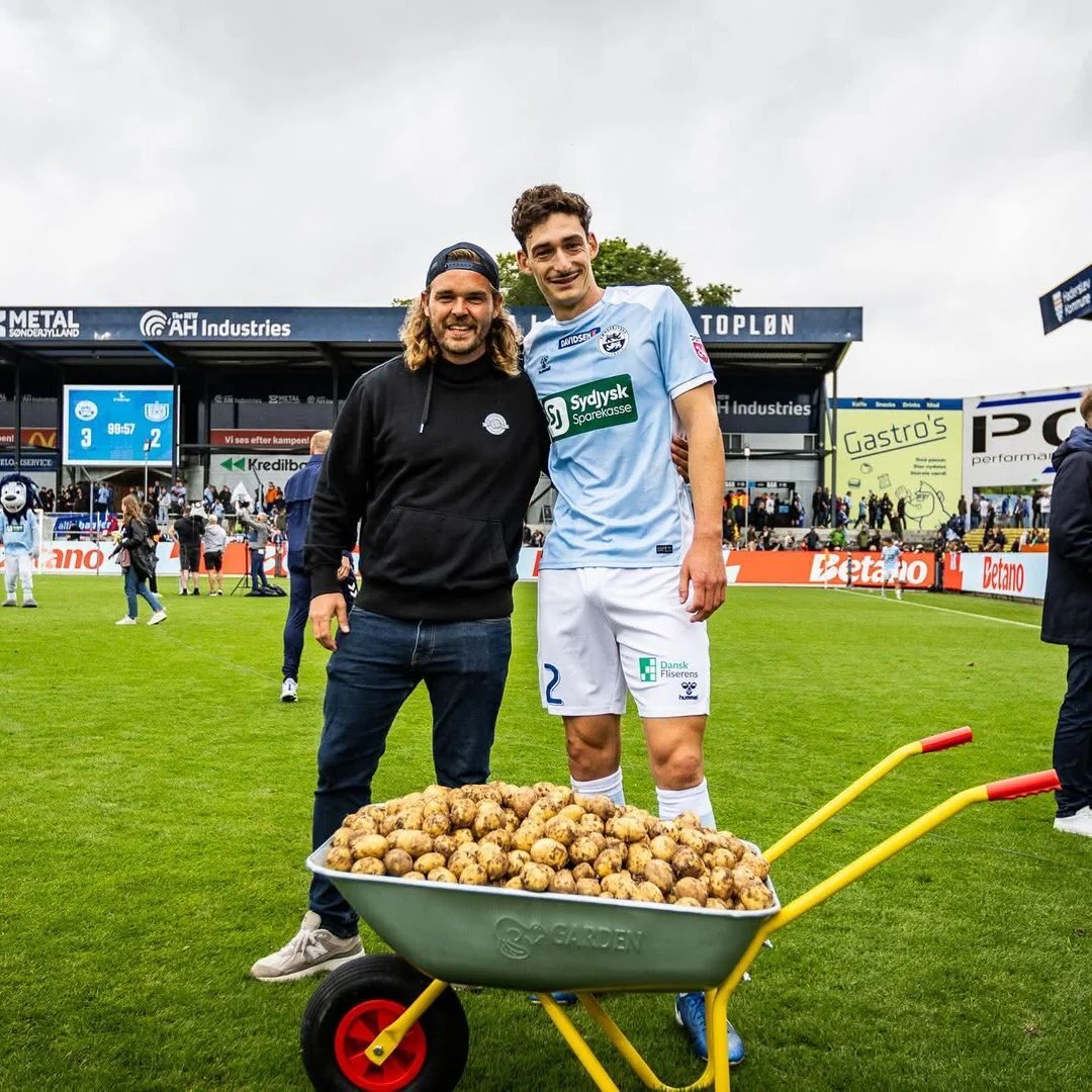 دنیای فوتبال با این جایزه عجیب شوکه شد! +عکس