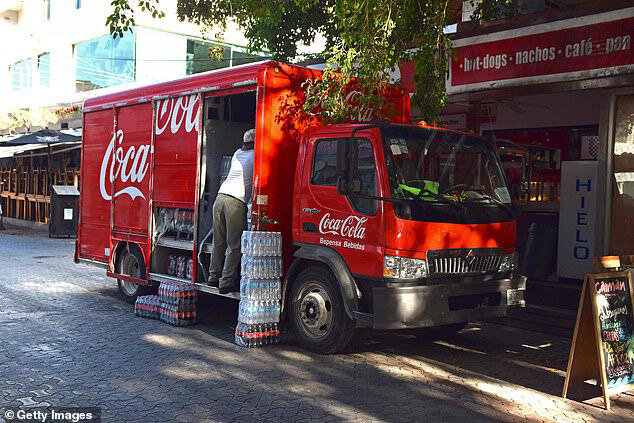 دلیل اعتیاد عجیب مردم این شهر مکزیک به کوکاکولا چیست؟