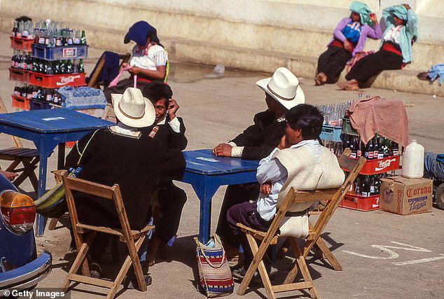 دلیل اعتیاد عجیب مردم این شهر مکزیک به کوکاکولا چیست؟