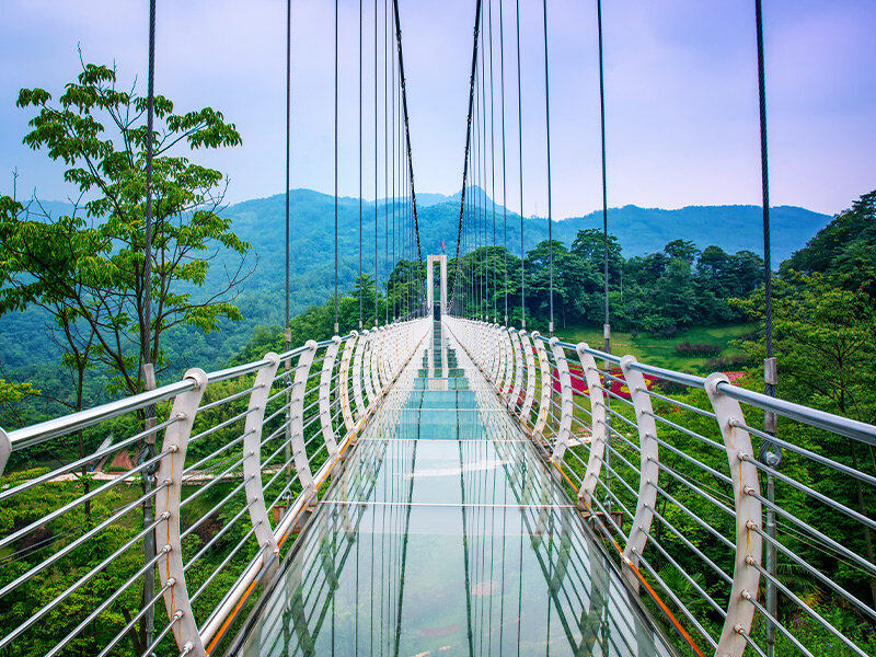 این پل شیشه‌ای نفس‌ها را حبس می‌کند +ویدیو