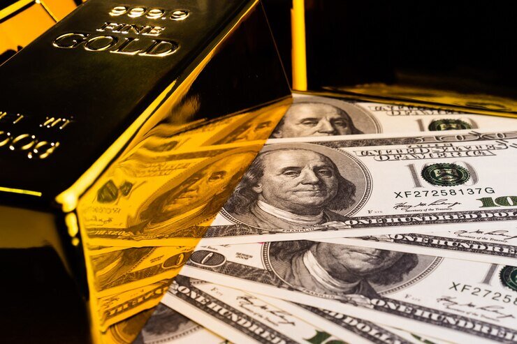 دلار بخریم یا طلا