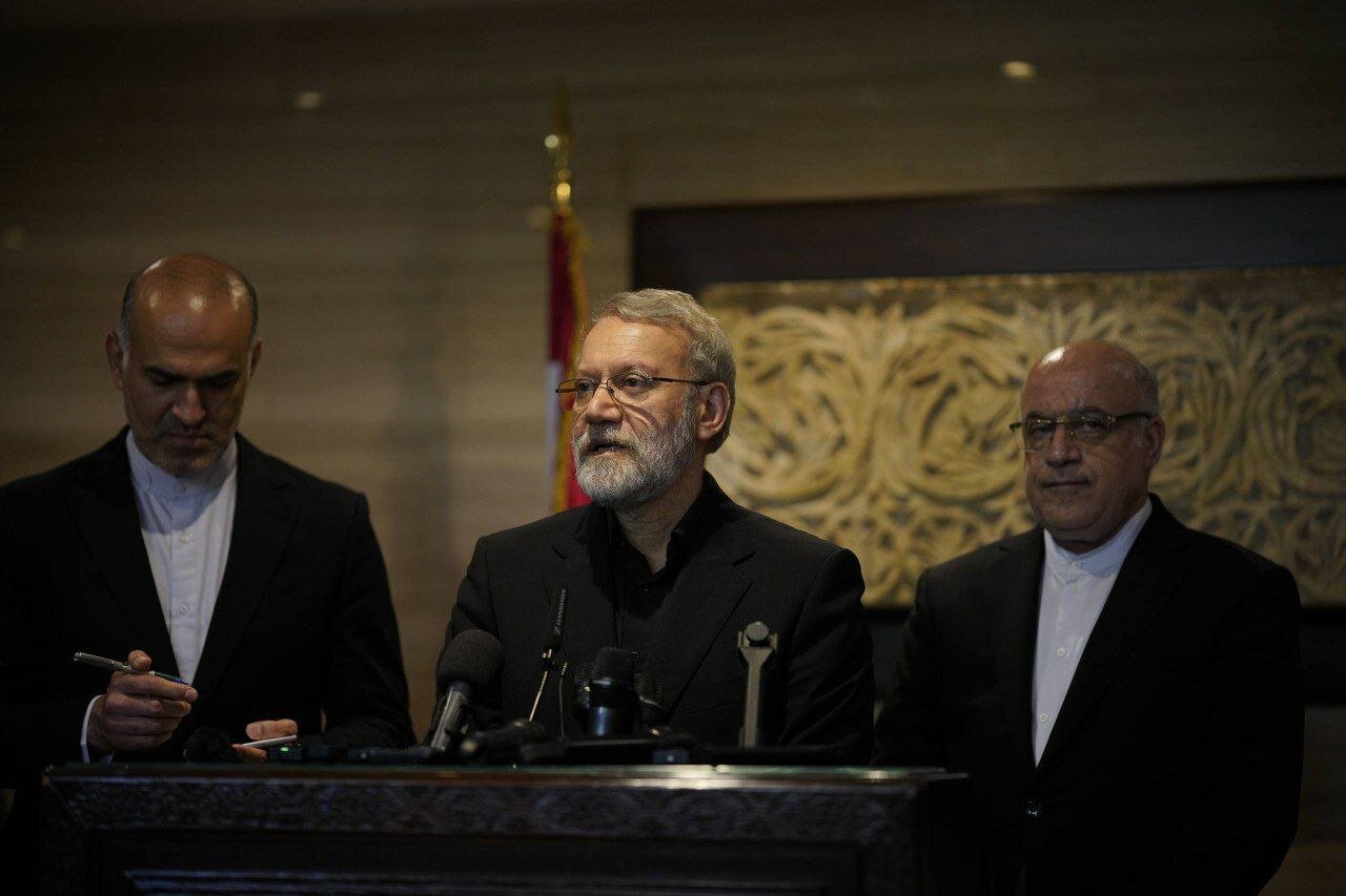 ویدیو| واکنش لاریجانی به قطع برق در جمع رسانه‌های لبنانی