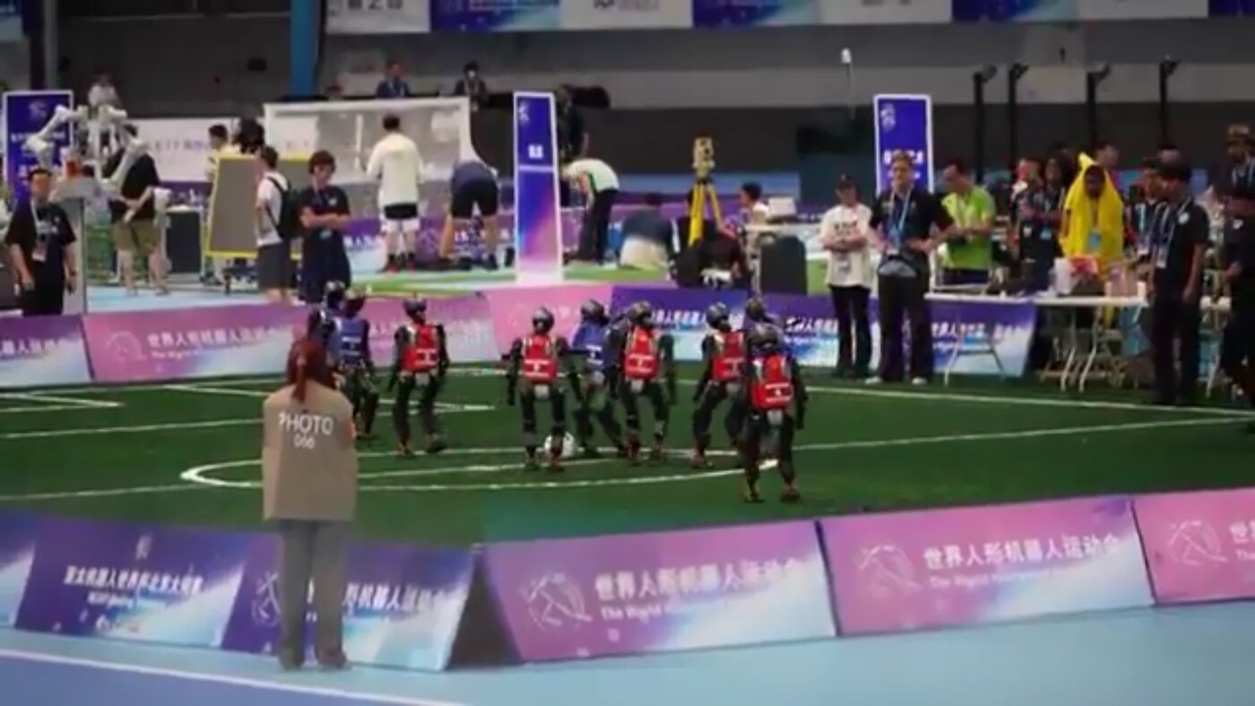 تلفیق ورزش و تکنولوژی؛ برگزاری مسابقات ربات‌ها در چین! +ویدیو