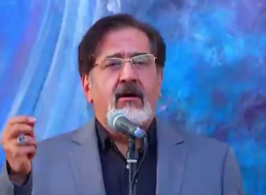 آوازخوانی خواننده مشهور در مراسم تشییع استاد فرشچیان +ویدیو