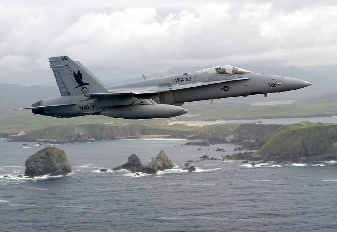 سقوط جنگنده گران‌قیمت آمریکایی‌ها در دریا +ویدیو