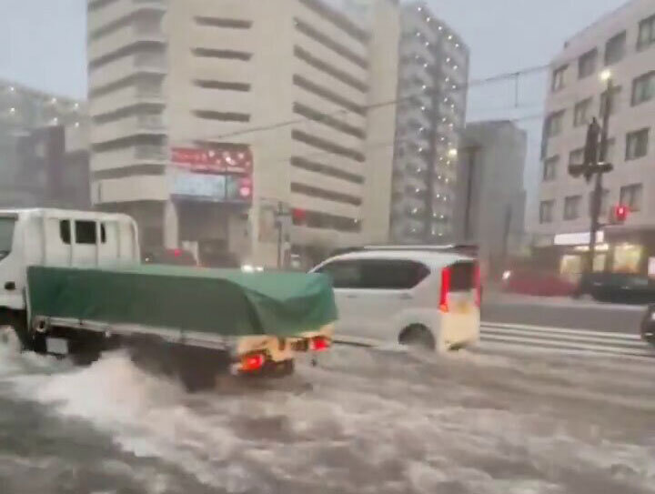 سیل وحشتناک در خیابان‌های ژاپن را ببینید! +ویدیو