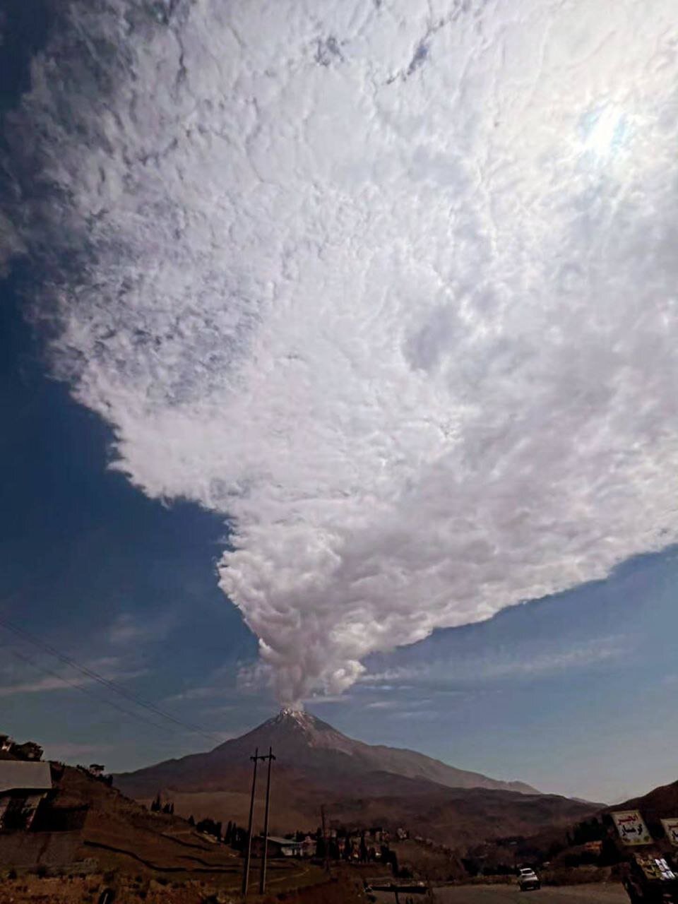 آتشفشان دماوند فعال می‌شود؟ خروج گاز از دهانه کوه +ویدیو