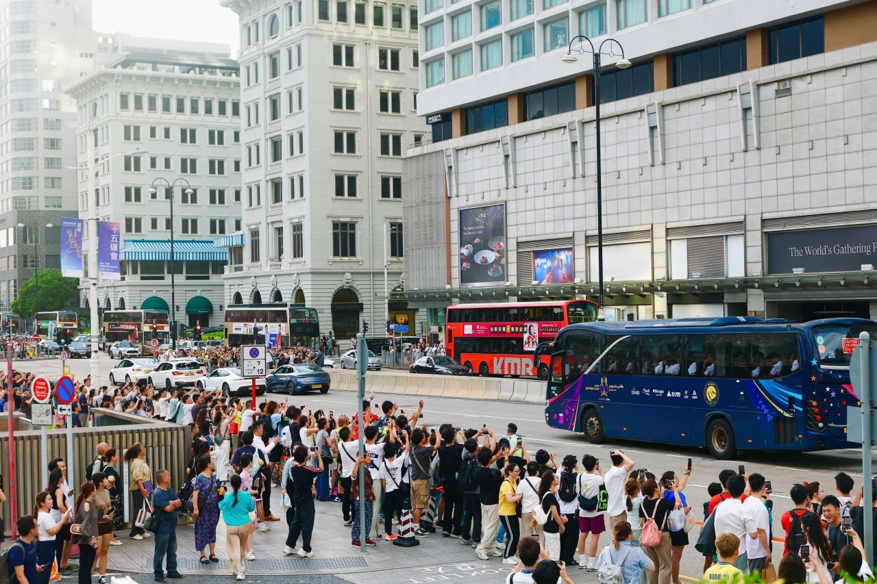 مردم به خاطر رونالدو به خیابانها ریختند +عکس