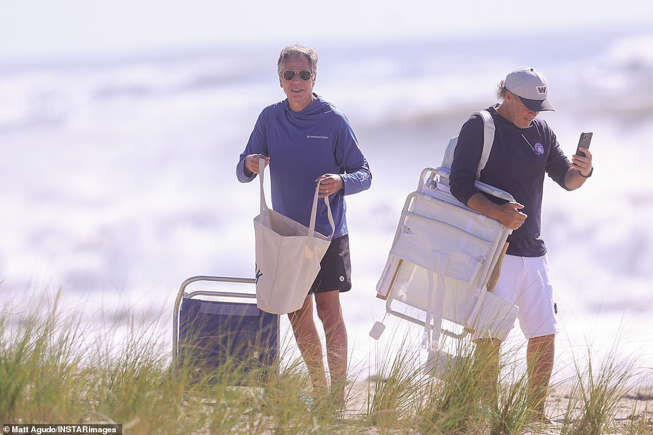 وزیر خارجه بایدن را از ساحل بیرون انداختند +عکس