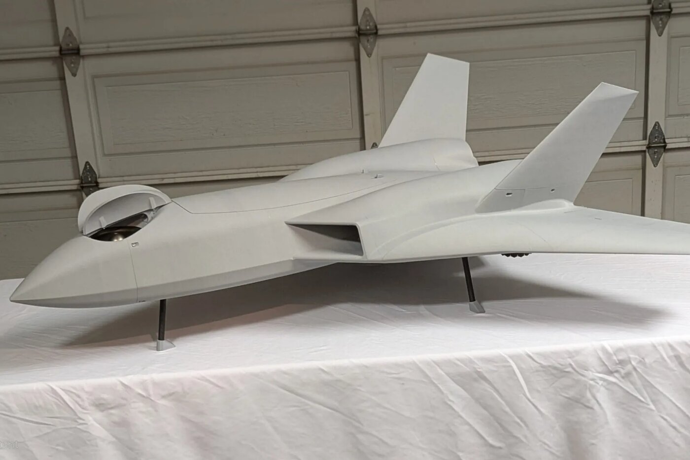 این پهپاد شبیه جنگنده  F-35 هم‌نوعانش را شکار می‌کند!