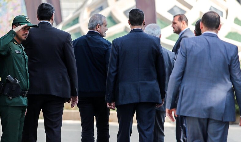 مردم به پزشکیان رای ندادند که از نیروهای دولت سیزدهم استفاده کند!