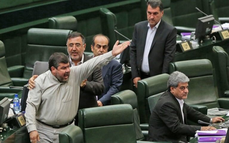 می‌خواهند پزشکیان را حذف کنند تا خودشان رئیس شوند!