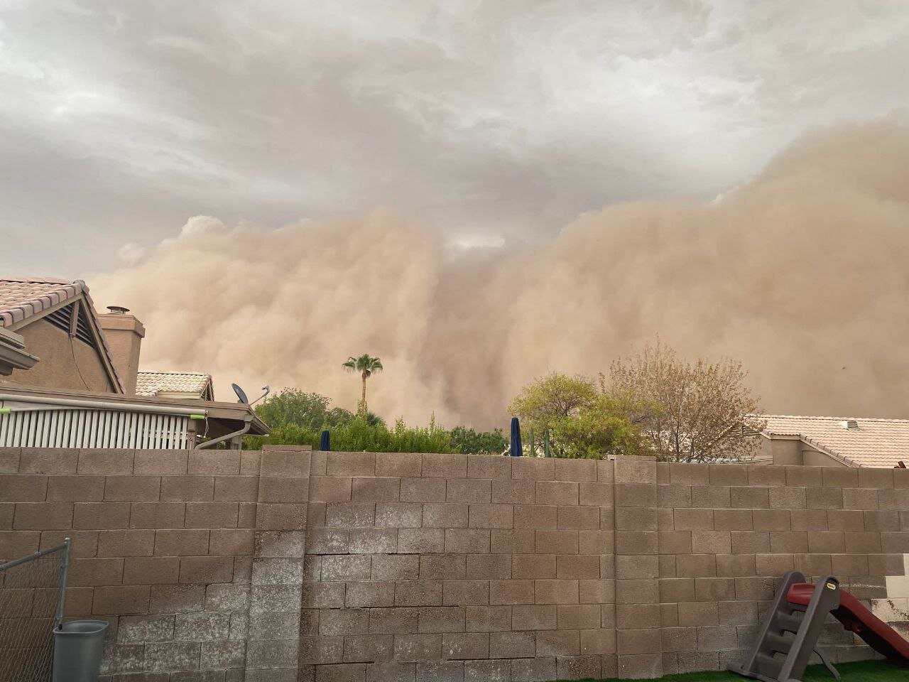 طوفان گرد و غبار آریزونا آمریکا را زیر و رو کرد + ویدیو