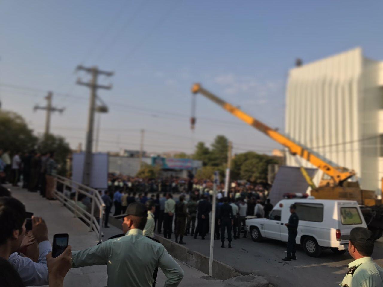 چرا مردم در صحنه اعدام یک نفر شادی می‌کنند؟