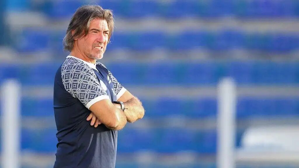 سرمربی استقلال روی نام‌های سفارشی خط قرمز می‌کشد؟