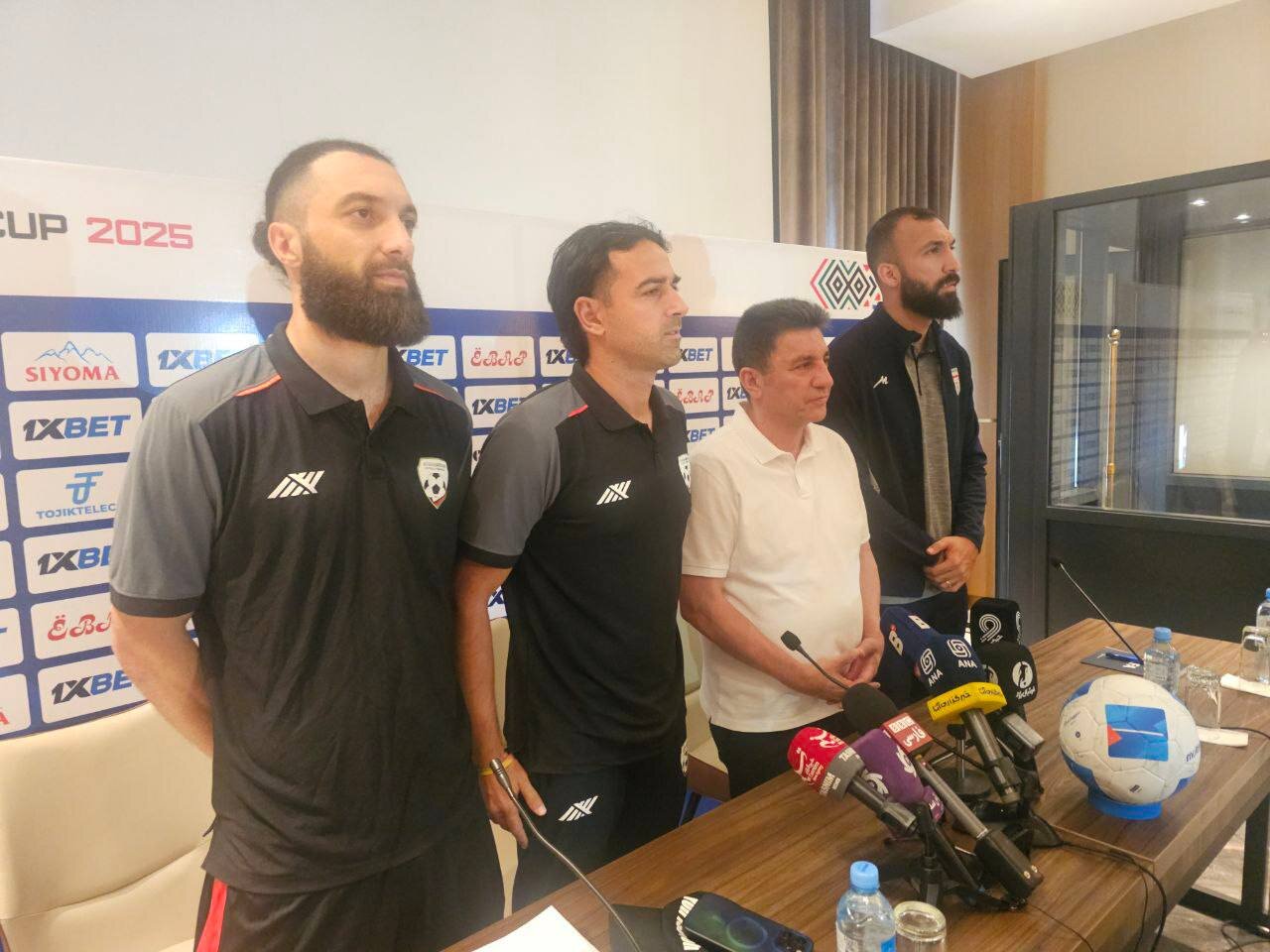 فارسی حرف زدن کاپیتان افغانستان سوژه شد؛ سرمربی خارجی برای ایران کری خواند +ویدیو