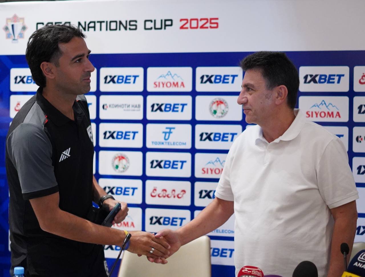 امیر قلعهنویی و سرمربی تیم ملی افغانستان