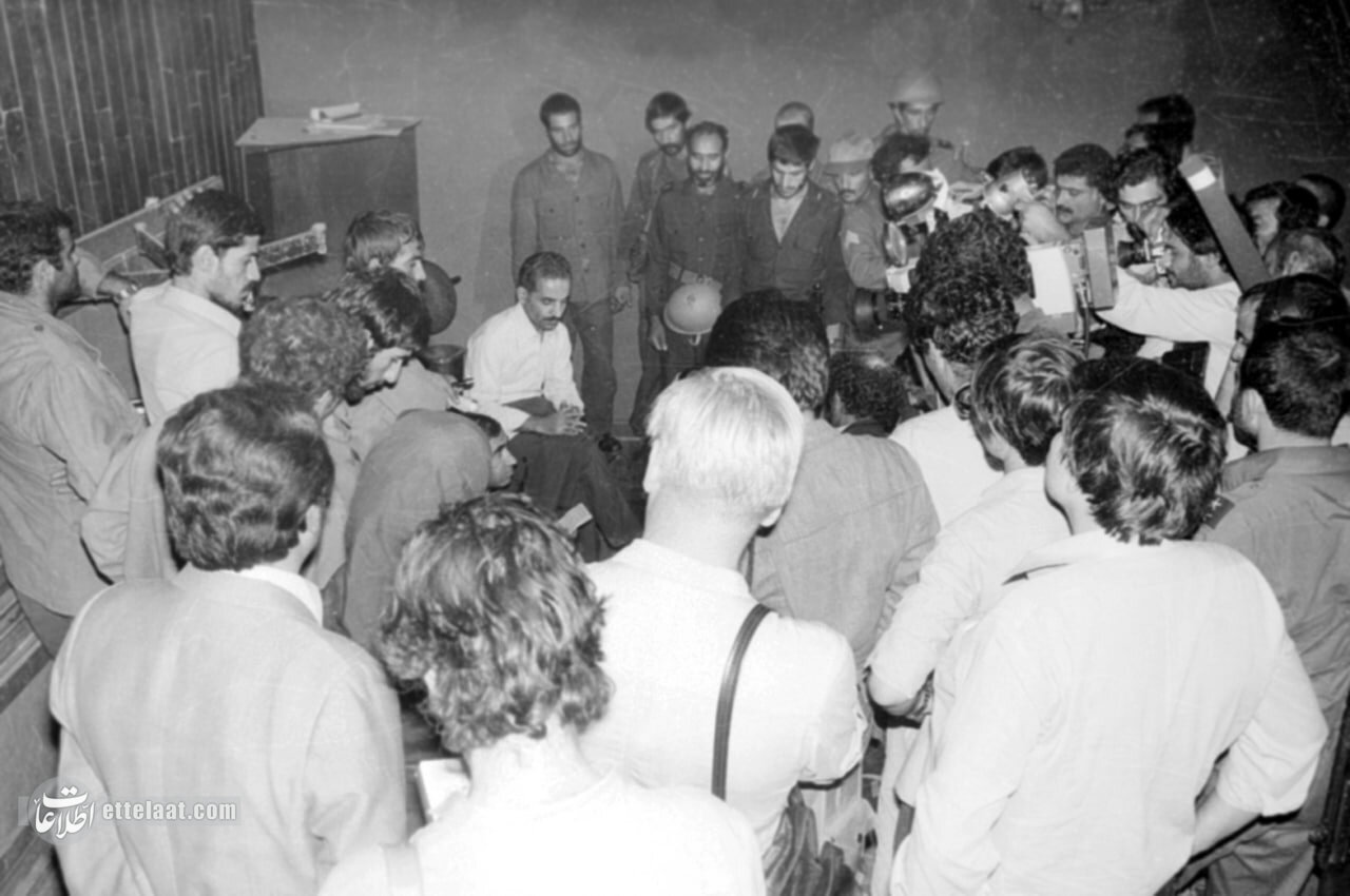 روایت متفاوت زندگی شهید رجایی؛ از دستفروشی تا نیروی هوایی +عکسهای دیدنی