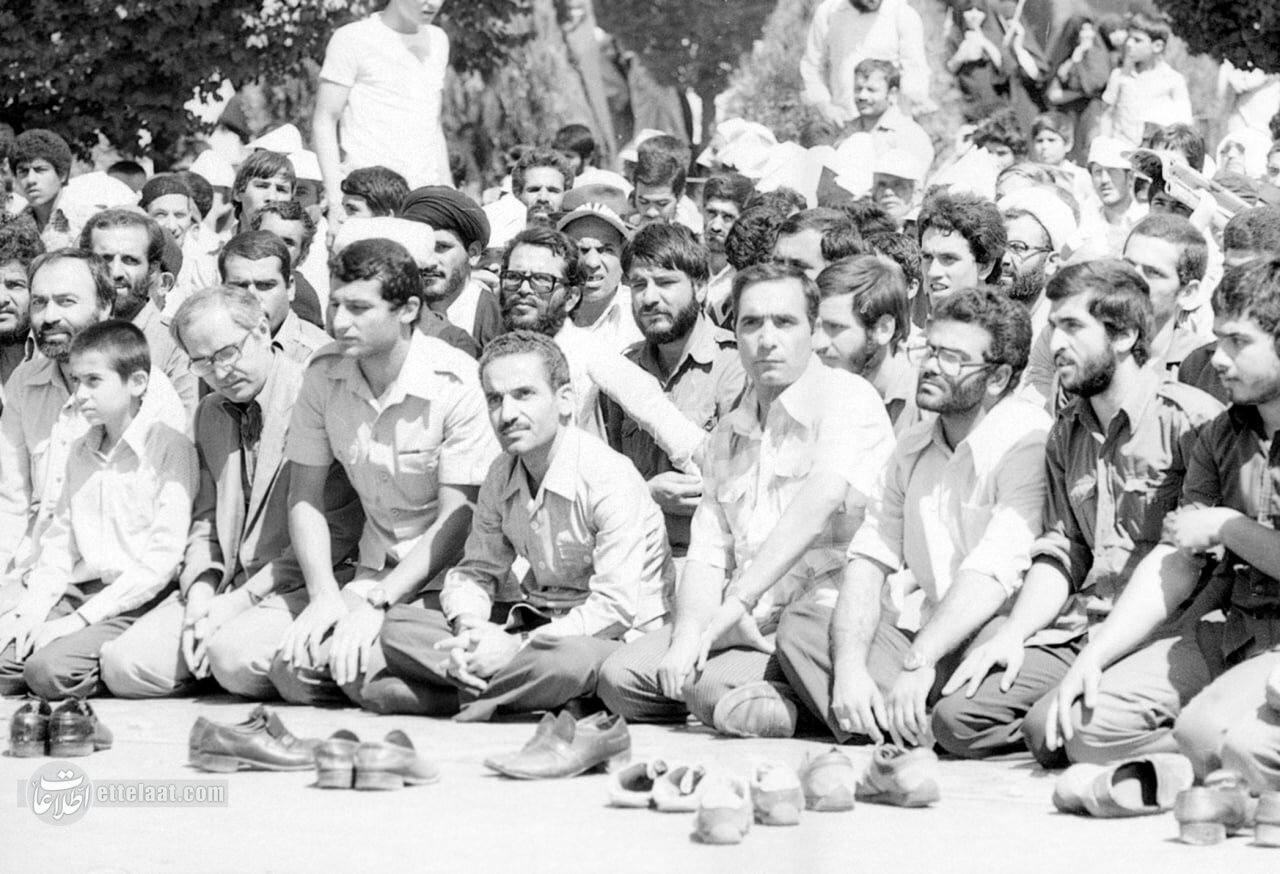 روایت متفاوت زندگی شهید رجایی؛ از دستفروشی تا نیروی هوایی +عکسهای دیدنی