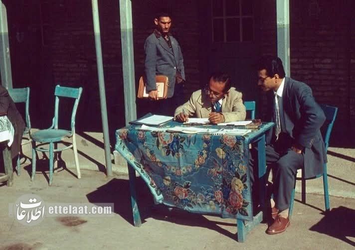 ۶۰ سال قبل لباس رسمی کارمندان مساله رسانه‌ها شده بود!