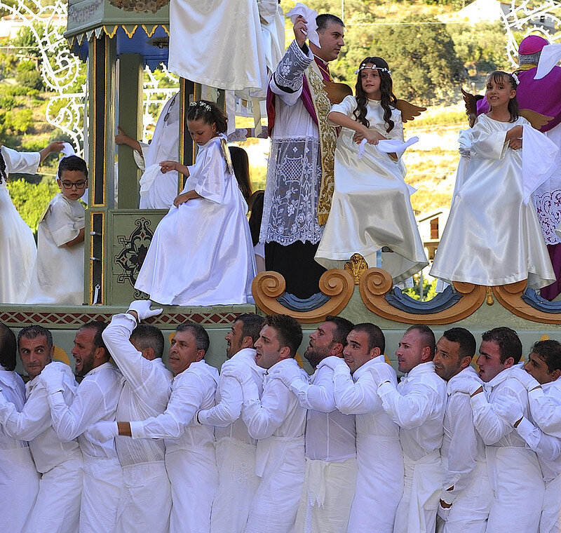 ویدیو| این شهر با مریم مقدس شفا می‌گیرد