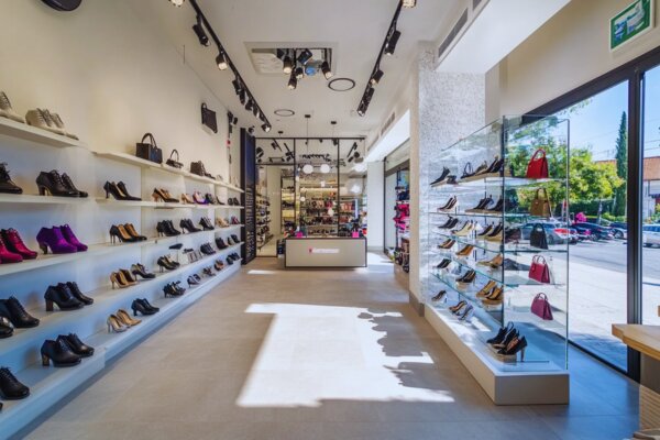 دنیای کفش های اسپرت و ورزشی